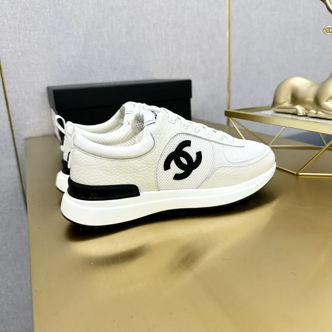 P520👟👟 Chanel - 2024 counter top casual sports shoes This classic design; the upper is electro-embroidered with a variety of techniques; the outsole is fashionable and sporty; unusually incorporating a variety of color elements... The diversified mix and match is very good-looking and versatile, suitable for leisure, fashion, sports and outdoor... ꫛꫀꪝ Go➫ Material: ❶Upper made of: original imported mercerized velvet + double-layer breathable mesh ❷The inner lining is made of: original imported breathable mesh ❸Outsole is based on: original TPU combination outsole. Full set of boutique packaging for women 35-41 and men 38-46